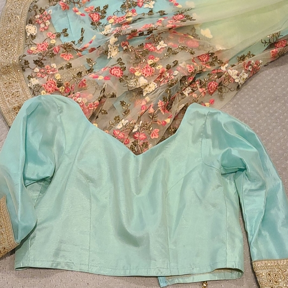 Women's Floral Embroidered Pleated Saree & Blouse - Picture 9 of 14